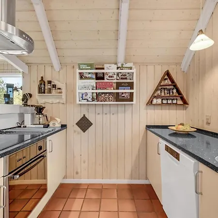Holiday home Nice In Blvand With 3 Bedrooms And Wifi Blavand